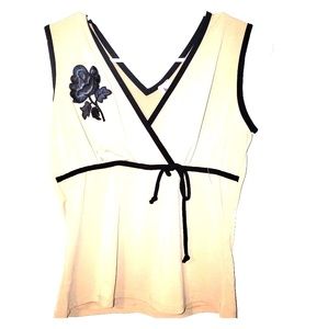Sleeveless Shirt Embroidered with flower, Tie